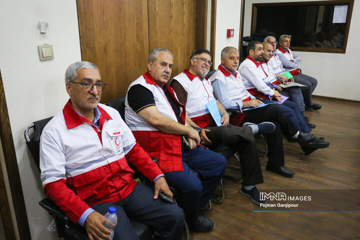 نشست مشترک جمعیت هلال احمر و مجمع خیرین سلامت استان اصفهان