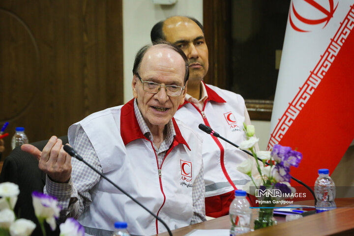 نشست مشترک جمعیت هلال احمر و مجمع خیرین سلامت استان اصفهان