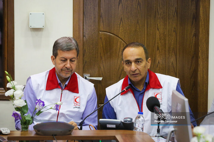 نشست مشترک جمعیت هلال احمر و مجمع خیرین سلامت استان اصفهان