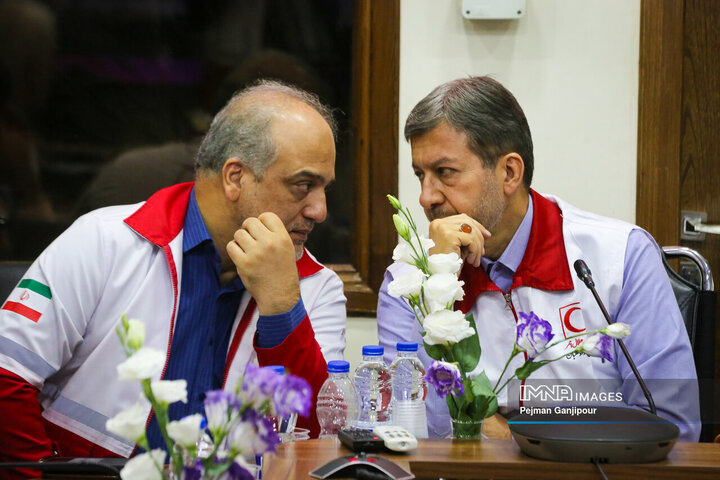 نشست مشترک جمعیت هلال احمر و مجمع خیرین سلامت استان اصفهان