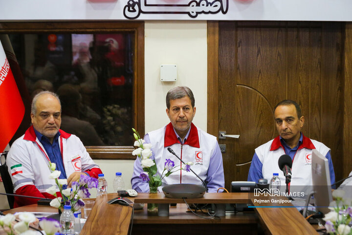 نشست مشترک جمعیت هلال احمر و مجمع خیرین سلامت استان اصفهان