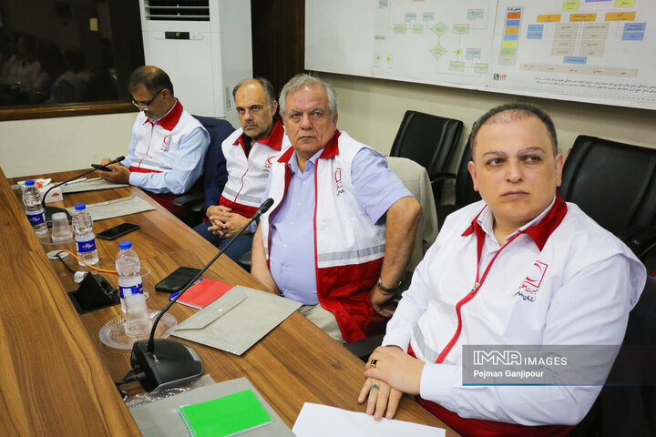 نشست مشترک جمعیت هلال احمر و مجمع خیرین سلامت استان اصفهان