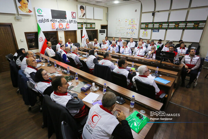 نشست مشترک جمعیت هلال احمر و مجمع خیرین سلامت استان اصفهان