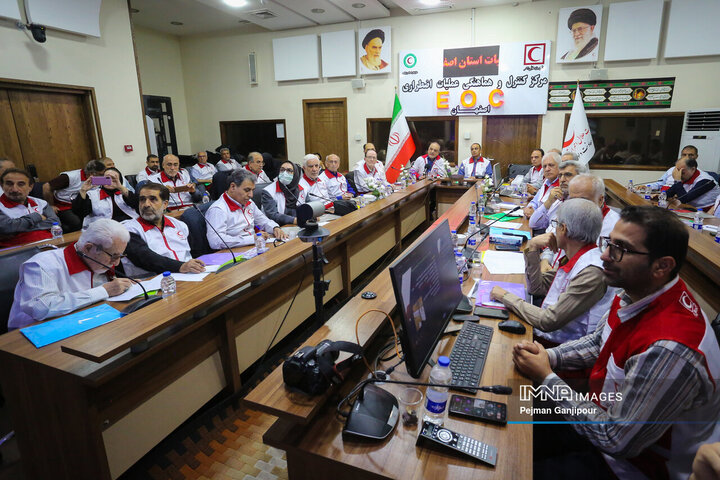 نشست مشترک جمعیت هلال احمر و مجمع خیرین سلامت استان اصفهان