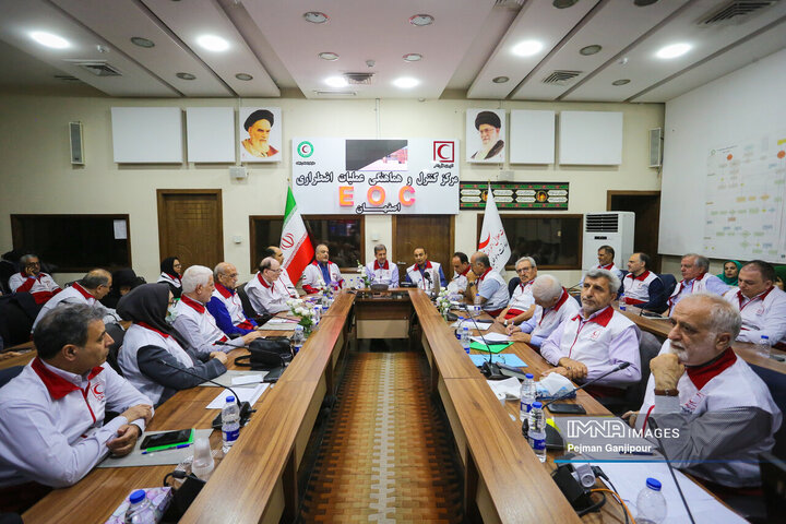 نشست مشترک جمعیت هلال احمر و مجمع خیرین سلامت استان اصفهان