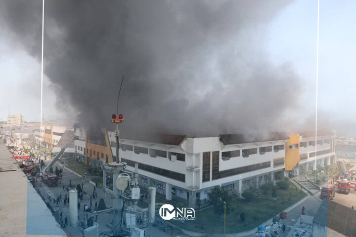 فیلم| تلاش نفس‌گیر آتش‌نشانان برای اطفای حریق در منطقه آزاد انزلی