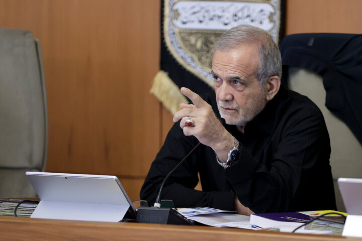 هیچ‌کس نمی‌تواند تا زمانی که باهم هستیم ما را زمین‌گیر کند