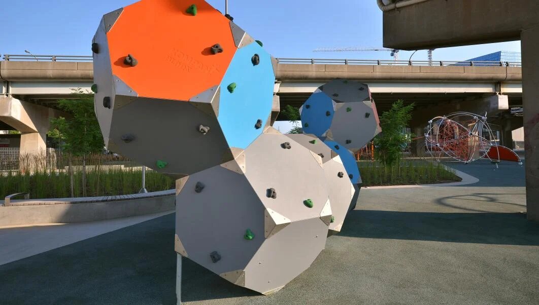 تبدیل زیرگذرها و فضاهای رهاشده به اکوپارکهای هنری