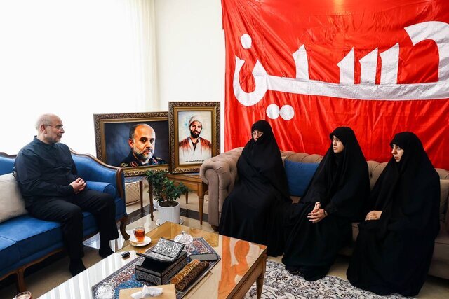 حضور قالیباف در منزل سرداران شهیدان رشید، سلامی و محقق