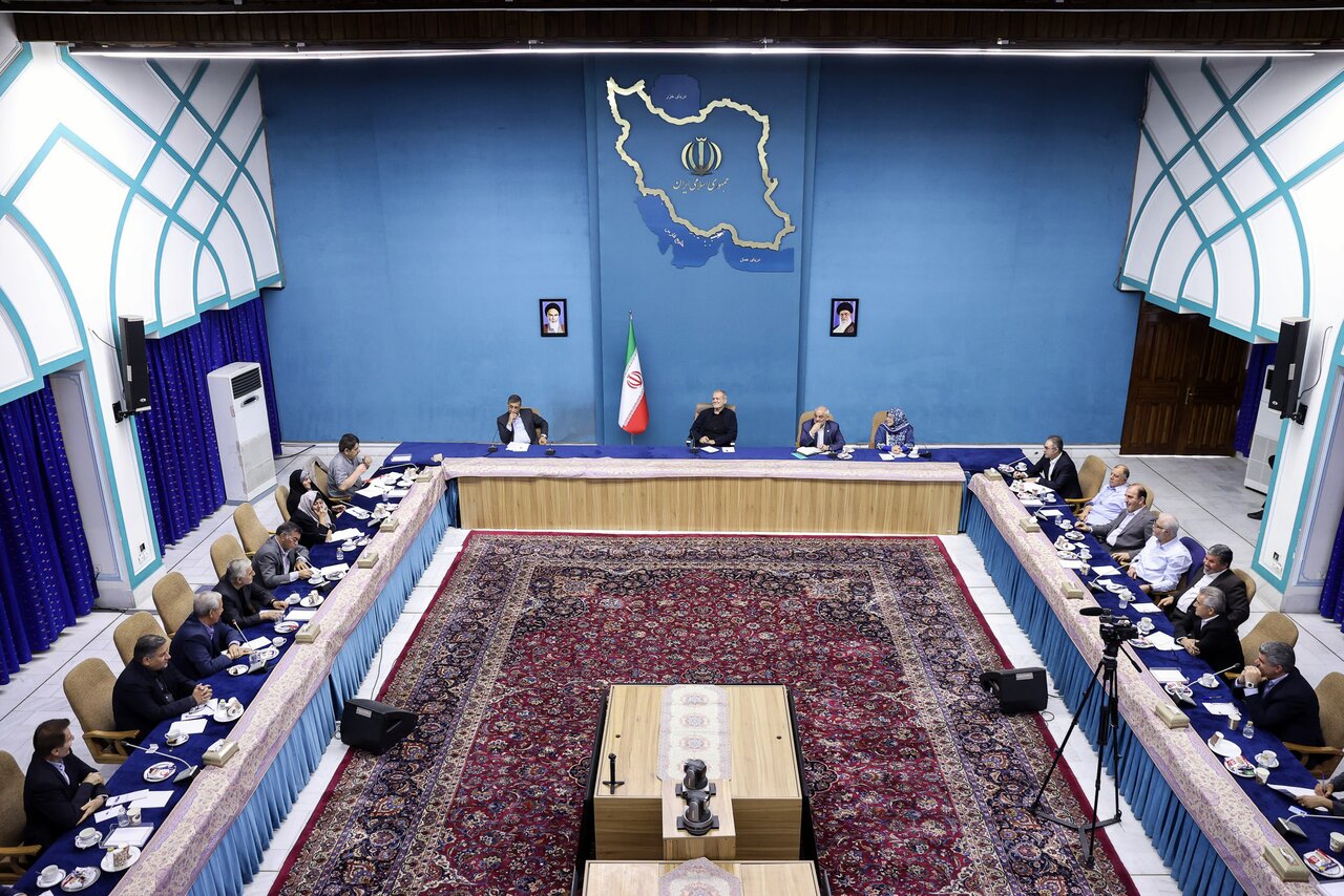 پزشکیان: از طرح مسائل تفرقهبرانگیز پرهیز کنیم