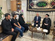 دیدار امام جمعه موقت تهران و رئیس بنیاد شهید و امور ایثارگران با خانواده شهیدان عسگری