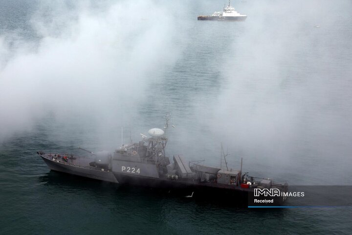 اجرای عملیات اطفای حریق توسط تیم‌های امدادی ایران و فدراتیو روسیه در رزمایش امداد و نجات 2025 دریای خزر