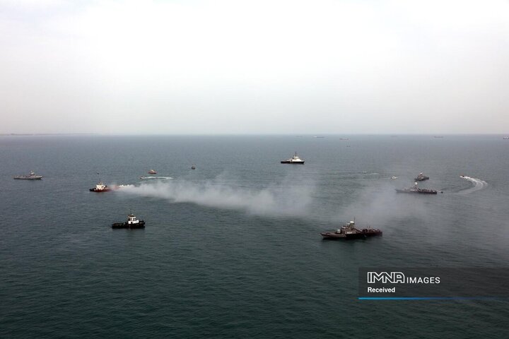 اجرای عملیات اطفای حریق توسط تیم‌های امدادی ایران و فدراتیو روسیه در رزمایش امداد و نجات 2025 دریای خزر