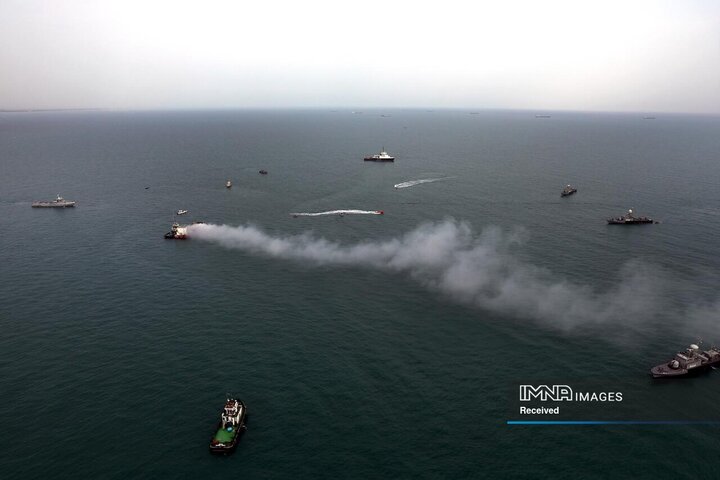 اجرای عملیات اطفای حریق توسط تیم‌های امدادی ایران و فدراتیو روسیه در رزمایش امداد و نجات 2025 دریای خزر