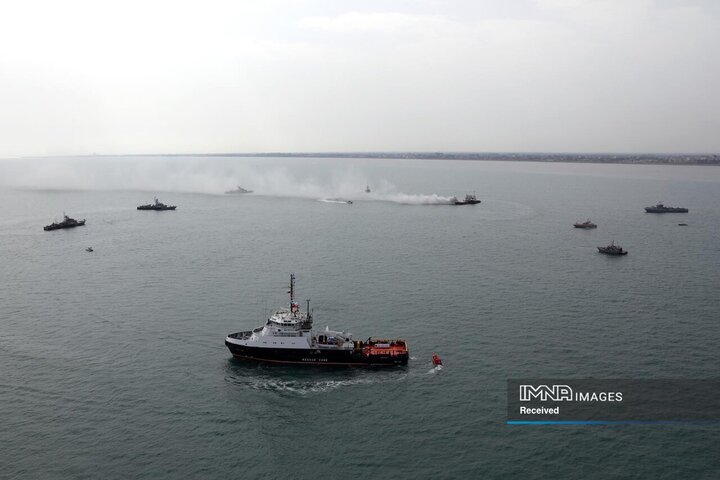 اجرای عملیات اطفای حریق توسط تیم‌های امدادی ایران و فدراتیو روسیه در رزمایش امداد و نجات 2025 دریای خزر
