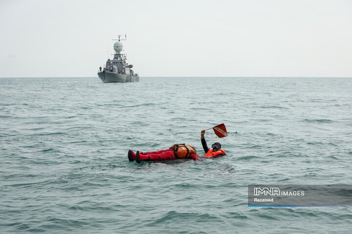 اجرای عملیات اطفای حریق توسط تیم‌های امدادی ایران و فدراتیو روسیه در رزمایش امداد و نجات 2025 دریای خزر