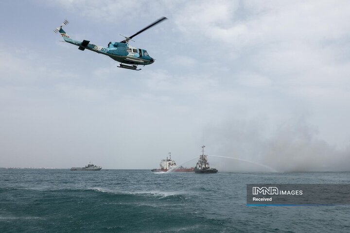 اجرای عملیات اطفای حریق توسط تیم‌های امدادی ایران و فدراتیو روسیه در رزمایش امداد و نجات 2025 دریای خزر