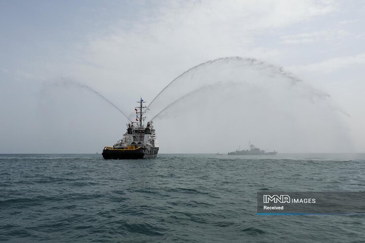 اجرای عملیات اطفای حریق توسط تیم‌های امدادی ایران و فدراتیو روسیه در رزمایش امداد و نجات 2025 دریای خزر