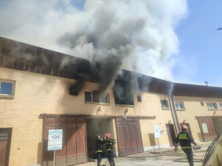 حریق یک شرکت دانش بنیان در شهرک علمی و تحقیقاتی اصفهان