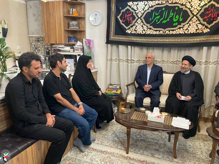 دیدار امام جمعه موقت تهران و رئیس بنیاد شهید و امور ایثارگران با خانواده شهیدان عسگری