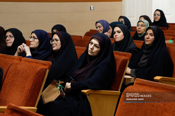 آیین تکریم و معارفه مدیرکل کانون پرورش فکری کودکان و نوجوانان استان اصفهان