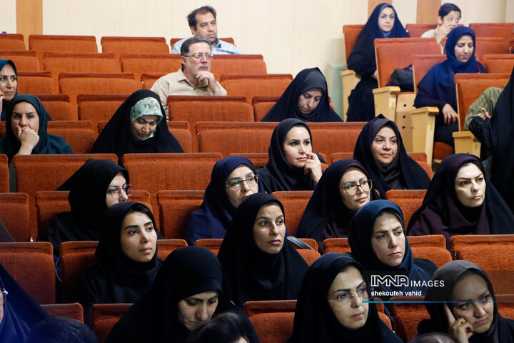 آیین تکریم و معارفه مدیرکل کانون پرورش فکری کودکان و نوجوانان استان اصفهان