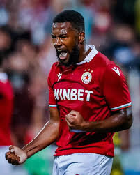 داکنز نازون مهاجم هائیتیایی استقلال + بررسی سوابق و وضعیت انتقال