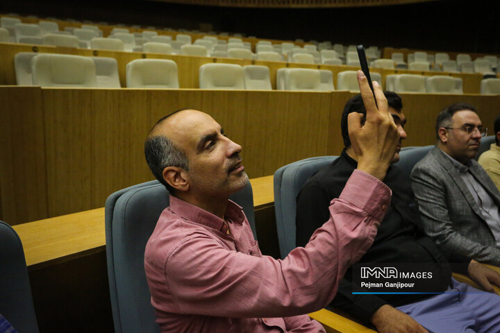 بازدید روسای ادارات و کارشناسان برنامه‌ریزی مناطق شهرداری از پروژه‌های شاخص اصفهان