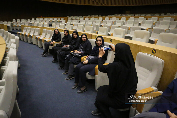 بازدید روسای ادارات و کارشناسان برنامه‌ریزی مناطق شهرداری از پروژه‌های شاخص اصفهان