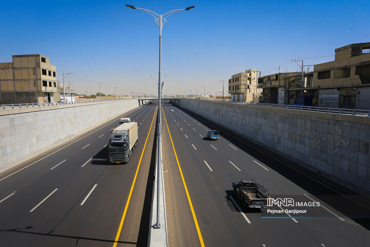 بازدید روسای ادارات و کارشناسان برنامه‌ریزی مناطق شهرداری از پروژه‌های شاخص اصفهان