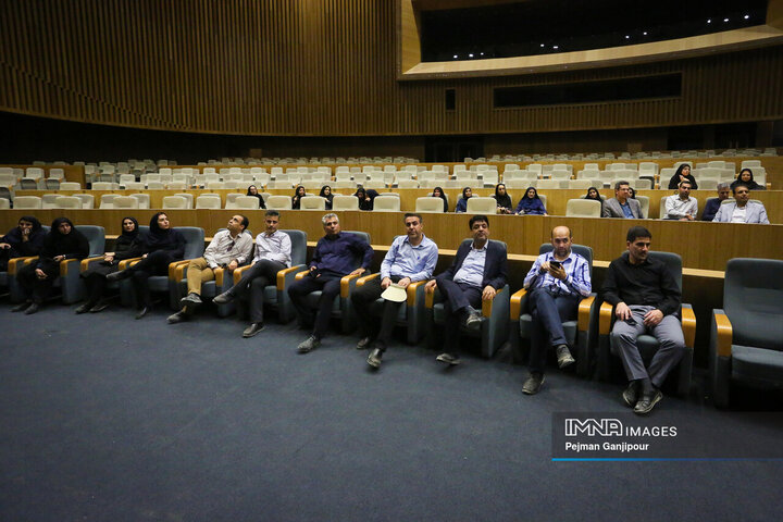 بازدید روسای ادارات و کارشناسان برنامه‌ریزی مناطق شهرداری از پروژه‌های شاخص اصفهان