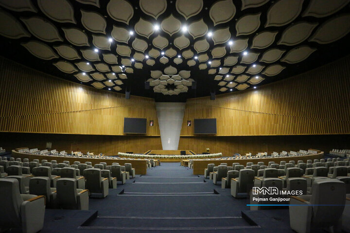 بازدید روسای ادارات و کارشناسان برنامه‌ریزی مناطق شهرداری از پروژه‌های شاخص اصفهان