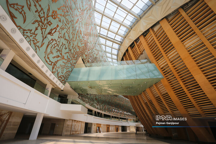 بازدید روسای ادارات و کارشناسان برنامه‌ریزی مناطق شهرداری از پروژه‌های شاخص اصفهان