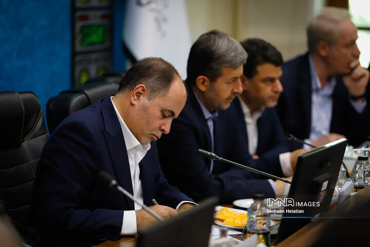 نشست وزیر جهاد کشاورزی با جمعی از کشاورزان استان اصفهان