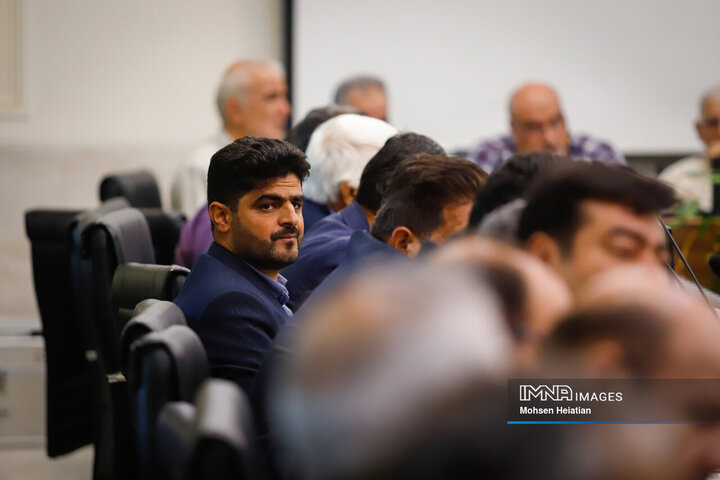 نشست وزیر جهاد کشاورزی با جمعی از کشاورزان استان اصفهان