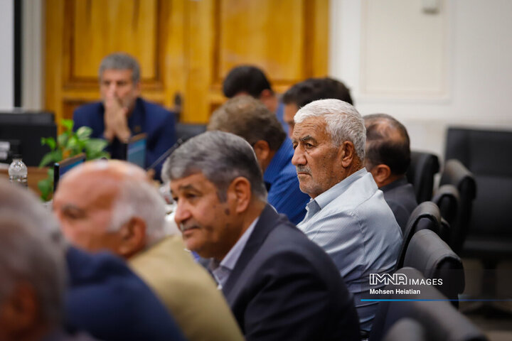 نشست وزیر جهاد کشاورزی با جمعی از کشاورزان استان اصفهان