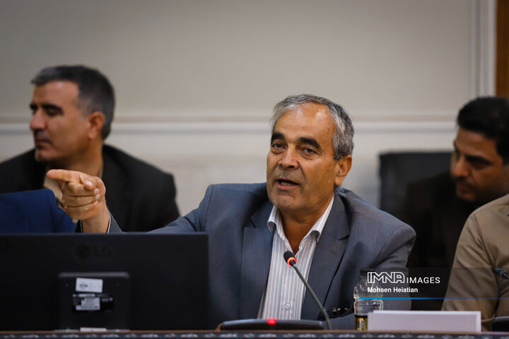 نشست وزیر جهاد کشاورزی با جمعی از کشاورزان استان اصفهان