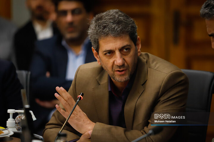 نشست وزیر جهاد کشاورزی با جمعی از کشاورزان استان اصفهان