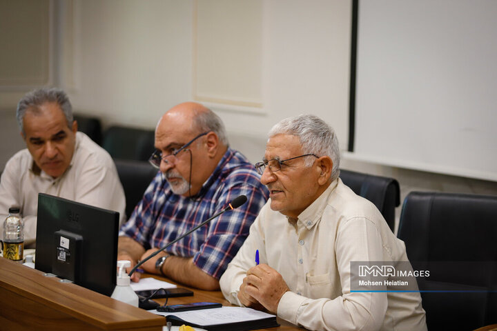 نشست وزیر جهاد کشاورزی با جمعی از کشاورزان استان اصفهان