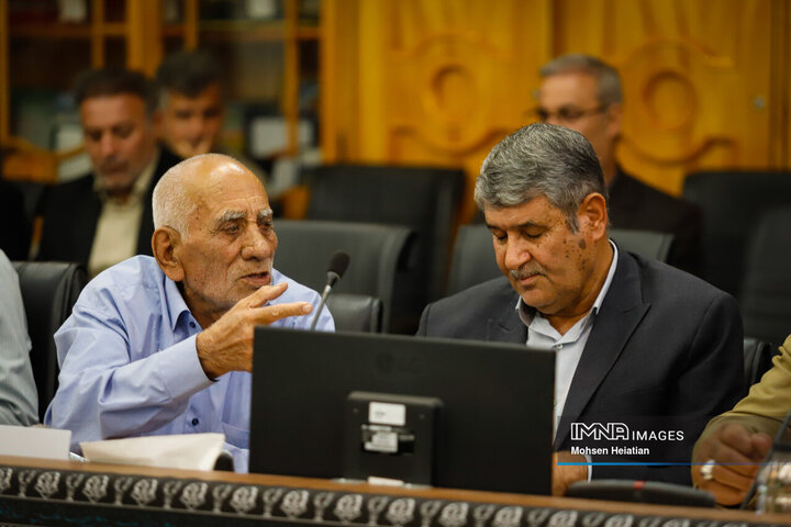 نشست وزیر جهاد کشاورزی با جمعی از کشاورزان استان اصفهان