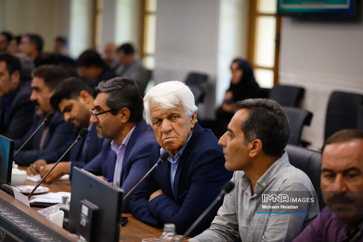 نشست وزیر جهاد کشاورزی با جمعی از کشاورزان استان اصفهان