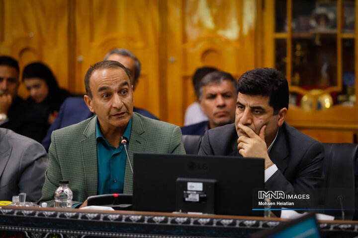 نشست وزیر جهاد کشاورزی با جمعی از کشاورزان استان اصفهان