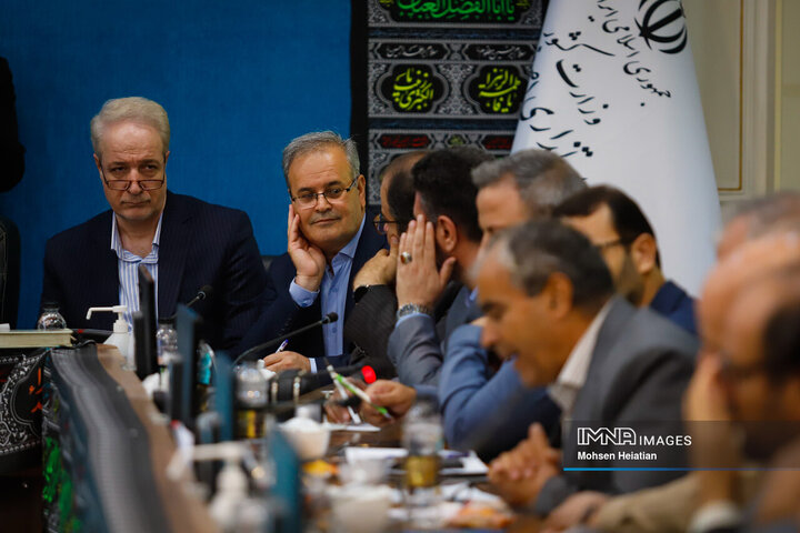 نشست وزیر جهاد کشاورزی با جمعی از کشاورزان استان اصفهان