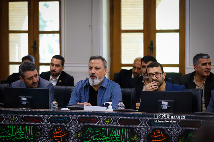 نشست وزیر جهاد کشاورزی با جمعی از کشاورزان استان اصفهان