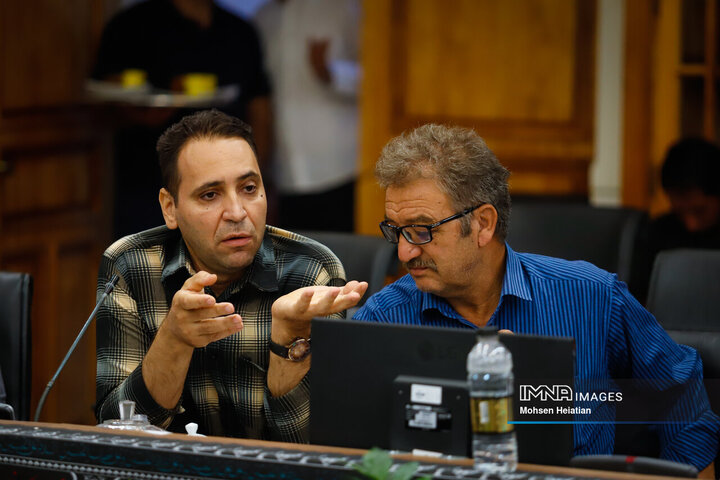 نشست وزیر جهاد کشاورزی با جمعی از کشاورزان استان اصفهان