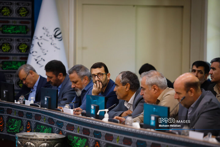 نشست وزیر جهاد کشاورزی با جمعی از کشاورزان استان اصفهان