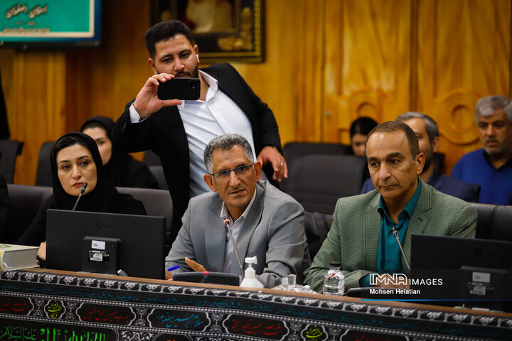 نشست وزیر جهاد کشاورزی با جمعی از کشاورزان استان اصفهان