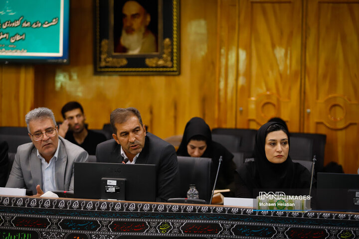 نشست وزیر جهاد کشاورزی با جمعی از کشاورزان استان اصفهان