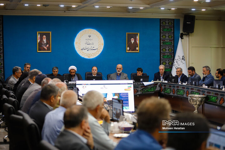 نشست وزیر جهاد کشاورزی با جمعی از کشاورزان استان اصفهان