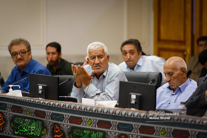 نشست وزیر جهاد کشاورزی با جمعی از کشاورزان استان اصفهان